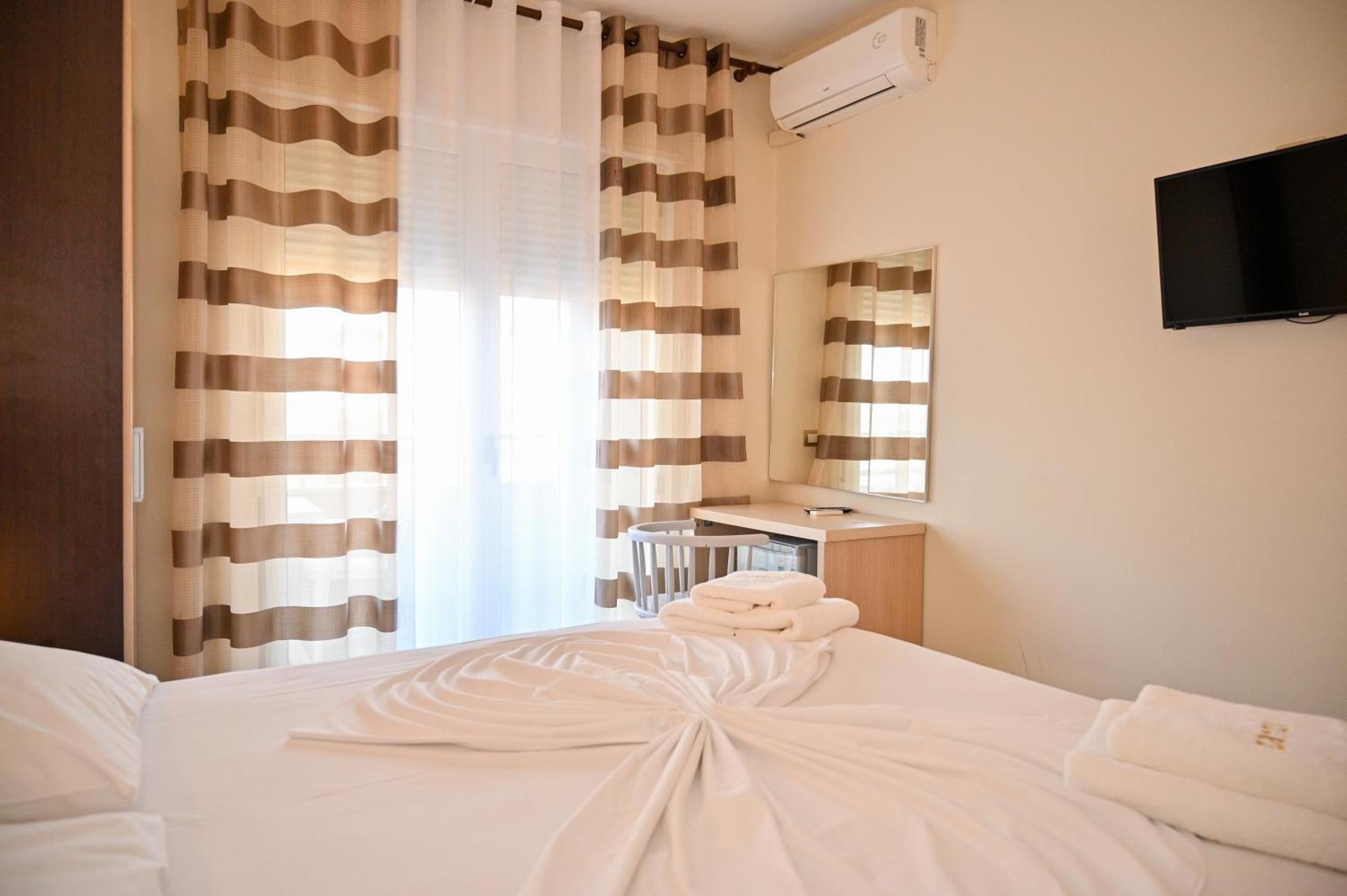 Hotel Zanzi Durrës Zewnętrze zdjęcie